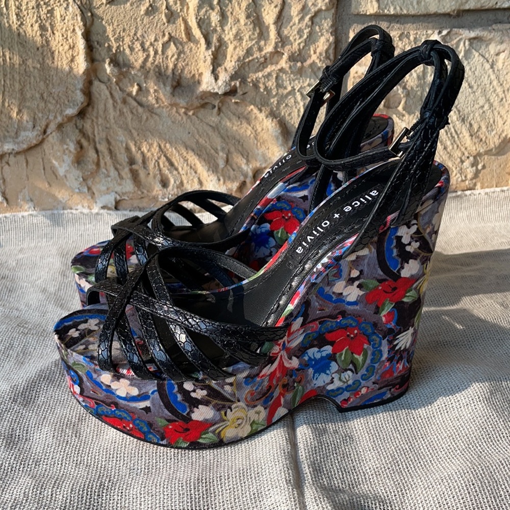 (SOLD) Alice & Olivia floral Wedge sandals Size 35 Rare - Picture 4 of 15